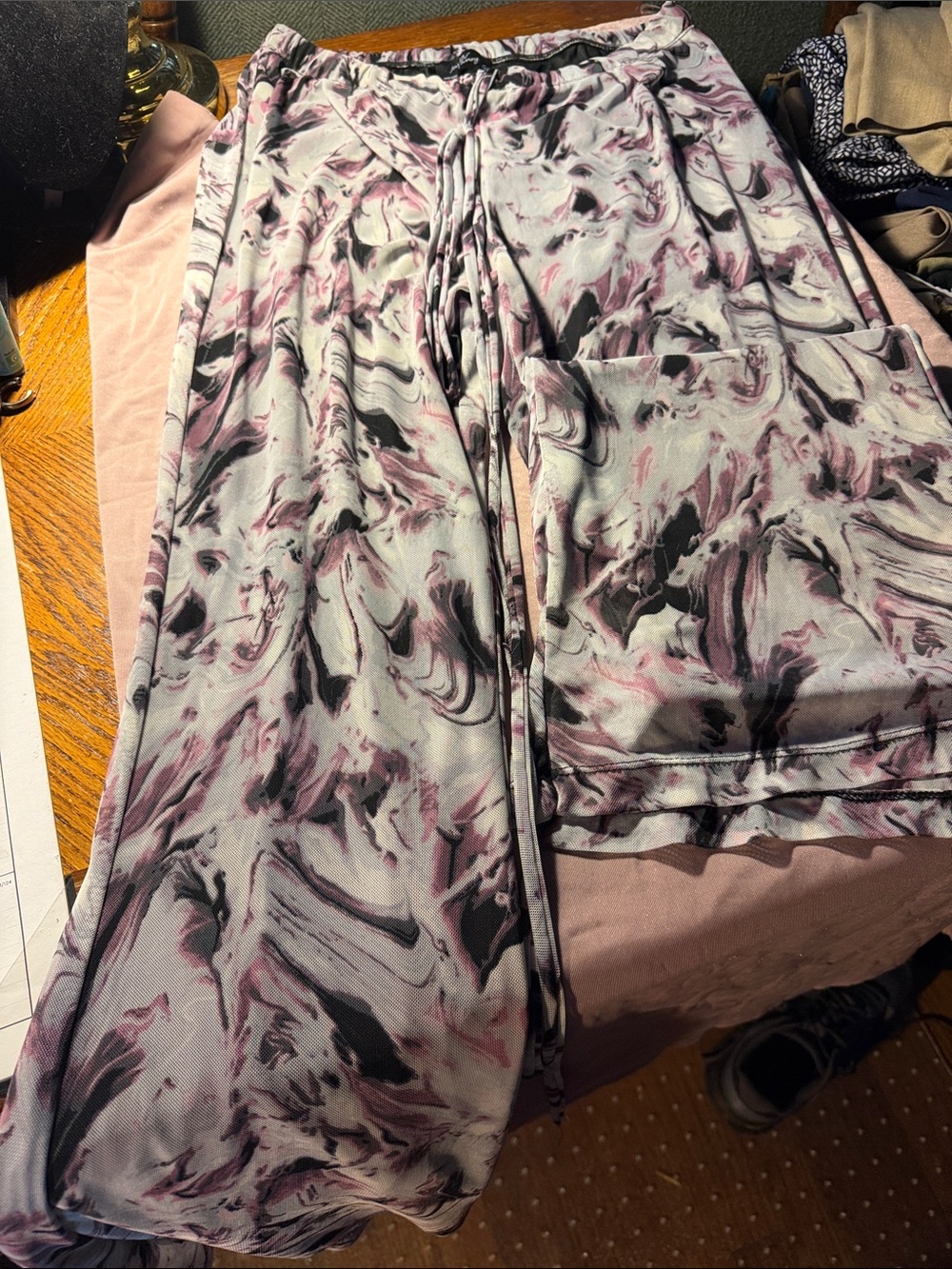 Wide-Leg Marble-Print Drawstring Pants in Light Gray and Mauve